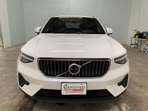 2025 Volvo XC40 B5 Core Bright Theme