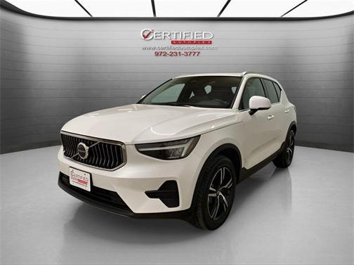 2025 Volvo XC40 B5 Core Bright Theme