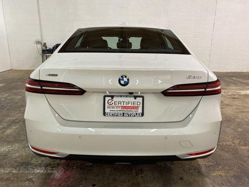 White Metallic 2026 BMW 530 xDrive