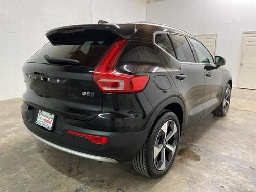 2025 Volvo XC40 B5 Plus Bright Theme
