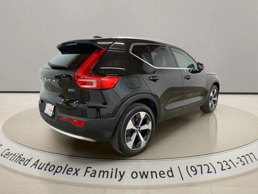 Onyx Black Metallic 2025 Volvo XC40 B5 Plus Bright Theme