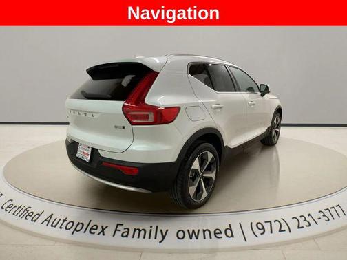 2025 Volvo XC40 B5 Plus Bright Theme