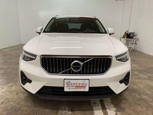 2025 Volvo XC40 B5 Plus Bright Theme