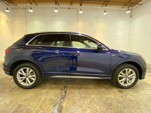 Navarra Blue Metallic 2023 Audi Q3 45 S line Premium Plus