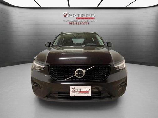 2025 Volvo XC40 B5 Plus Dark Theme