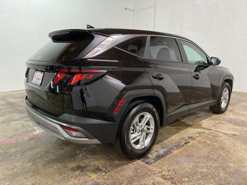 Phantom Black 2026 Hyundai TUCSON SE