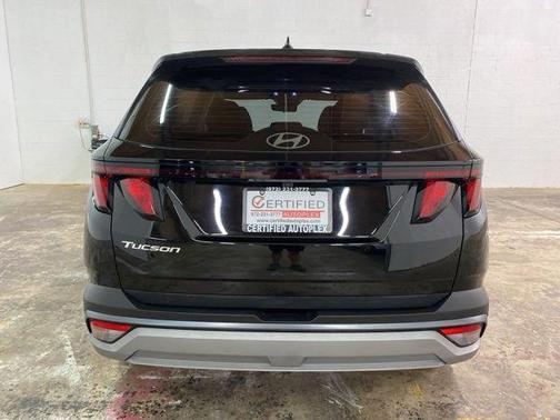 Phantom Black 2026 Hyundai TUCSON SE
