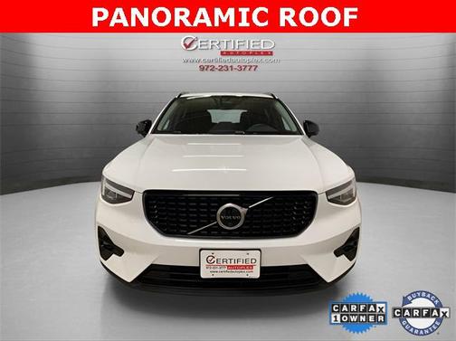 2025 Volvo XC40 B5 Plus Dark Theme
