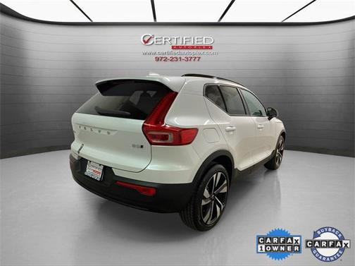 2025 Volvo XC40 B5 Plus Dark Theme
