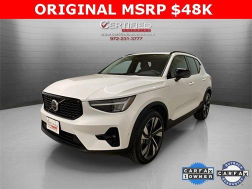 2025 Volvo XC40 B5 Plus Dark Theme