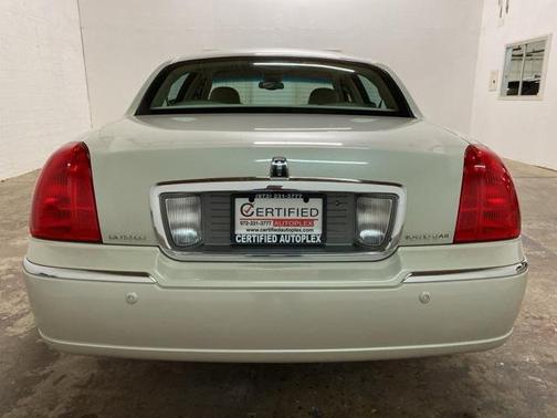 2005 Lincoln Town Car Signature