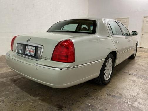 2005 Lincoln Town Car Signature