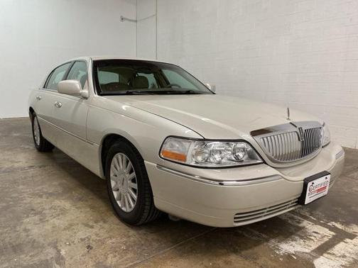 2005 Lincoln Town Car Signature