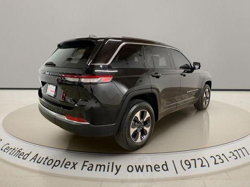 Diamond Black Crystal Pearlcoat 2022 Jeep Grand Cherokee 4xe Base