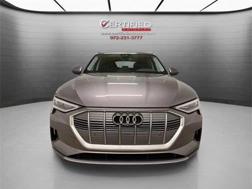 2022 Audi e-tron Premium Plus