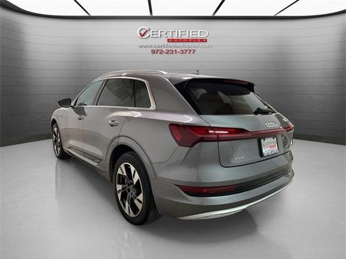 2022 Audi e-tron Premium Plus