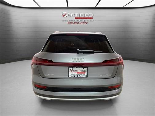 2022 Audi e-tron Premium Plus