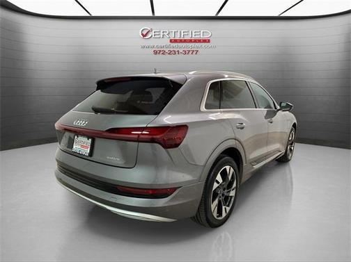 2022 Audi e-tron Premium Plus