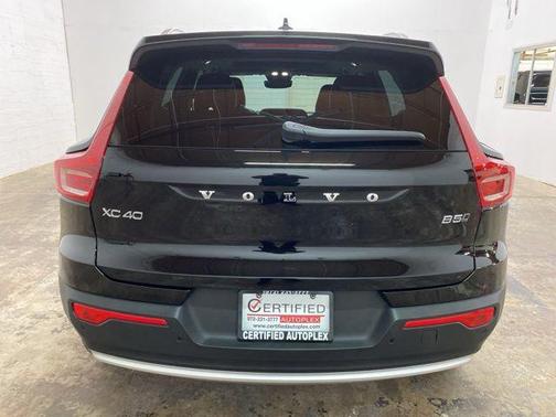 2025 Volvo XC40 B5 Plus Bright Theme