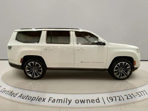 Diamond Black Crystal Pearlcoat 2022 Jeep Grand Wagoneer Series III 4x4