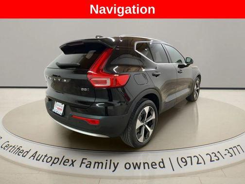 2025 Volvo XC40 B5 Plus Bright Theme