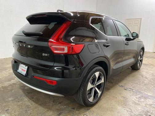 2025 Volvo XC40 B5 Plus Bright Theme