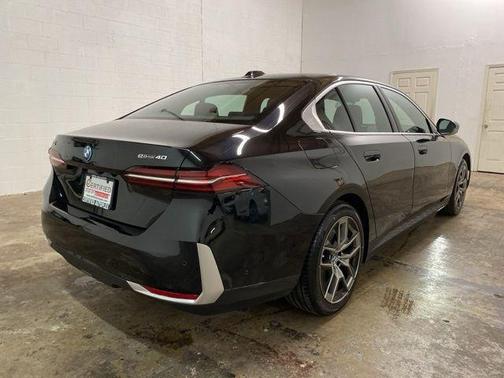 2025 BMW i5 eDrive40