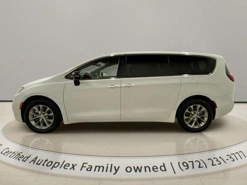 Bright White Clearcoat 2026 Chrysler Pacifica Limited