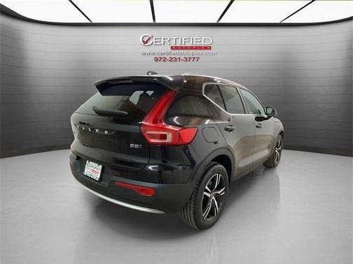 2025 Volvo XC40 B5 Core Bright Theme