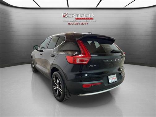 2025 Volvo XC40 B5 Core Bright Theme