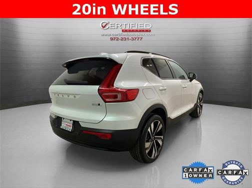 2023 Volvo XC40 B5 Plus Dark Theme