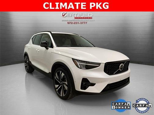 2023 Volvo XC40 B5 Plus Dark Theme
