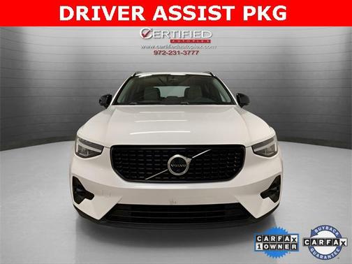 2023 Volvo XC40 B5 Plus Dark Theme