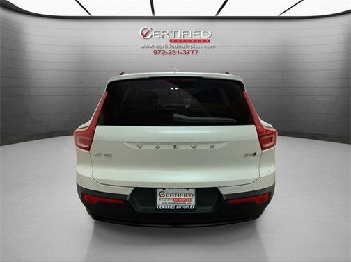2023 Volvo XC40 B5 Plus Dark Theme