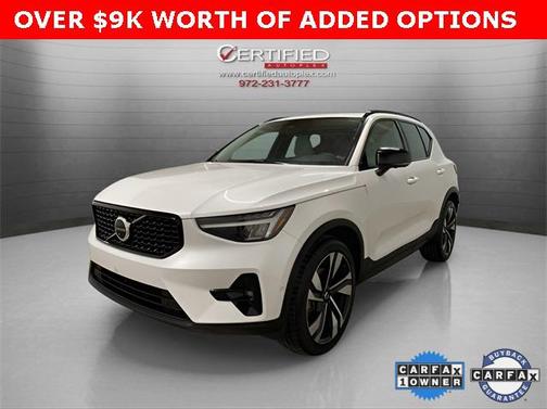 2023 Volvo XC40 B5 Plus Dark Theme