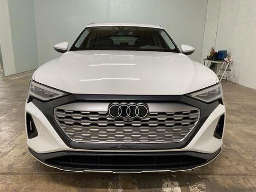 2024 Audi Q8 e-tron Premium Plus