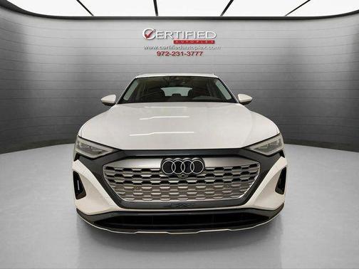 Glacier White Metallic 2024 Audi Q8 e-tron Premium Plus