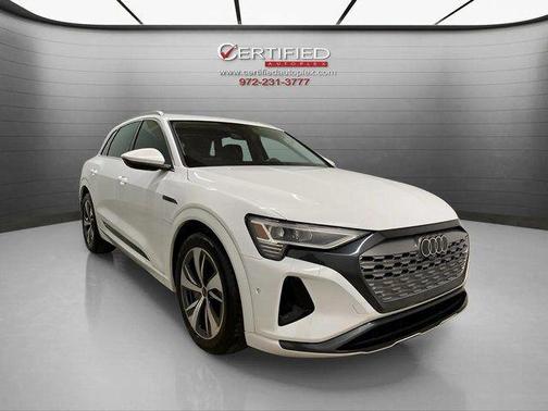 Glacier White Metallic 2024 Audi Q8 e-tron Premium Plus