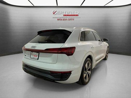 Glacier White Metallic 2024 Audi Q8 e-tron Premium Plus
