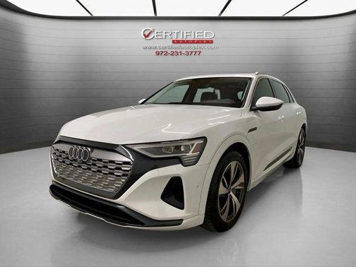 Glacier White Metallic 2024 Audi Q8 e-tron Premium Plus