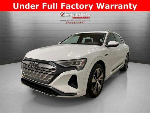 Glacier White Metallic 2024 Audi Q8 e-tron Premium Plus