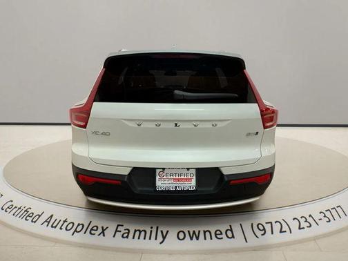 2025 Volvo XC40 B5 Plus Bright Theme