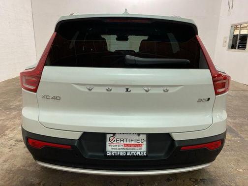 2025 Volvo XC40 B5 Plus Bright Theme