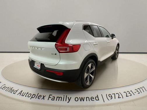 2025 Volvo XC40 B5 Plus Bright Theme