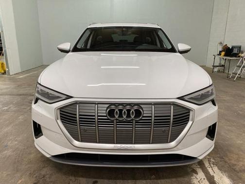 2021 Audi e-tron Premium Plus