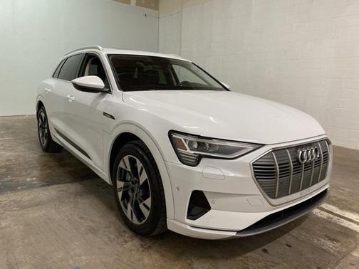 2021 Audi e-tron Premium Plus