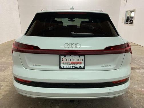 2021 Audi e-tron Premium Plus