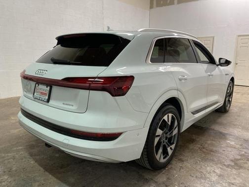 2021 Audi e-tron Premium Plus