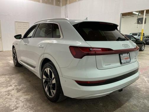 2021 Audi e-tron Premium Plus