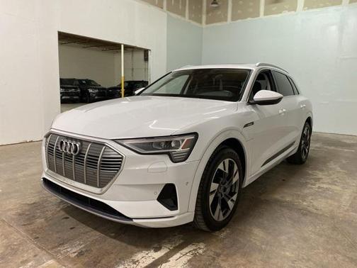 2021 Audi e-tron Premium Plus
